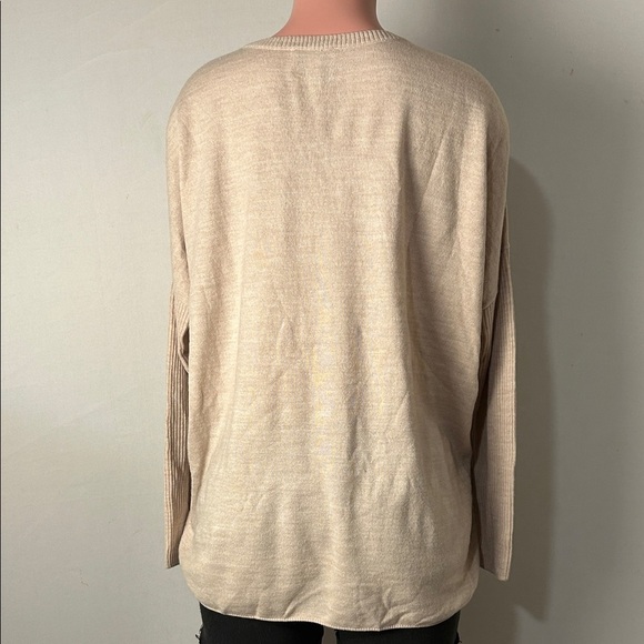 D&Co Light Tan Knit Pullover Vneck Sweater with Front Pockets Size Large - Picture 6 of 12